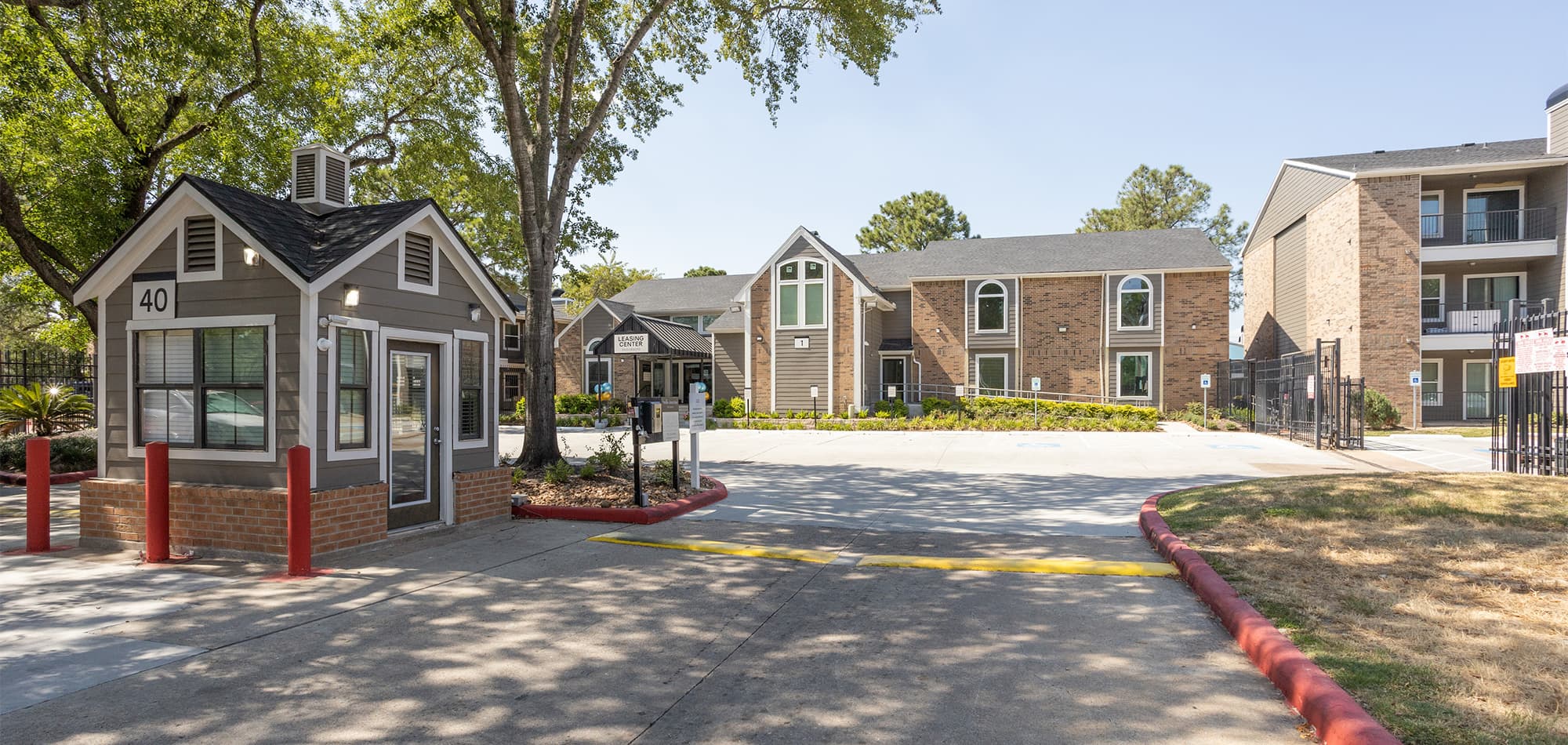 The Life at Grand Oaks — Houston, TX - Photo 2